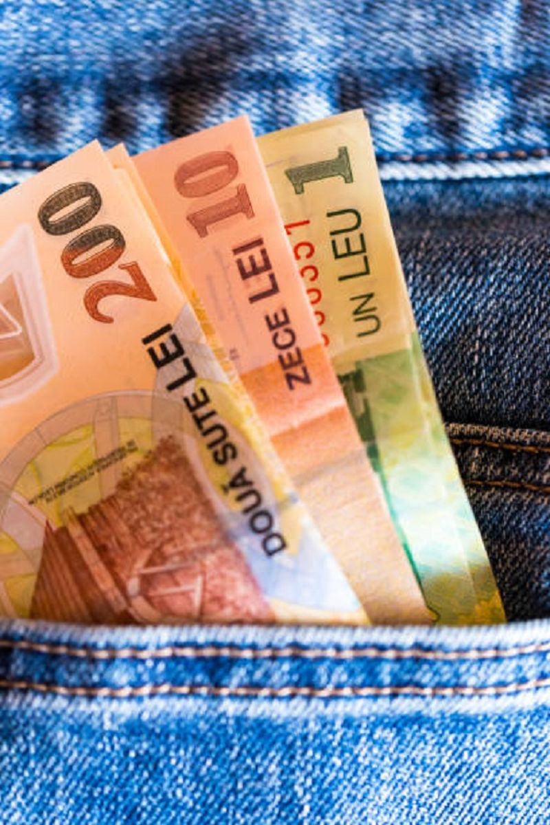 Pe ce dată intră voucherele pentru alimente? 2,7 milioane de români vor primi bani mai mulți în octombrie