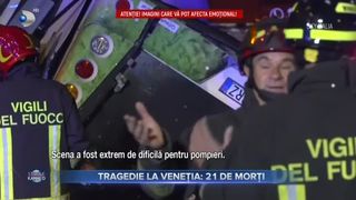 VIDEO - Tragedie &icirc;n Veneția. Un autocar plin de pasageri a fost cuprins de flăcări, după ce a căzut de pe un pod. 21 de persoane și-au pierdut viața