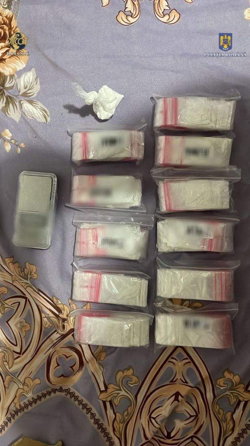 Percheziții în București și Ilfov, după ce a apărut o nouă substanță psihoactivă care face ravagii. Prețul unei doze are fi de doar 10 lei