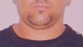  Un bărbat de 35 de ani este căutat de Poliție, după ce și-a &icirc;njunghiat fosta iubită, pe iubitul acesteia și a turnat benzină pe părinții ei, &icirc;n Călărași. Cine este agresorul