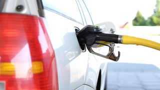 O stație de alimentare din Roman a fost &icirc;nchisă temporar. Șoferii ar fi alimentat cu apă, &icirc;n loc de carburanți