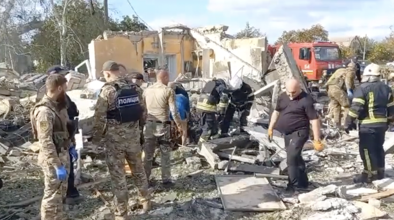 Ziua 590 de război în Ucraina. Bilanțul atacului din regiunea Harkov a ajuns la cel puțin 51 de persoane decedate