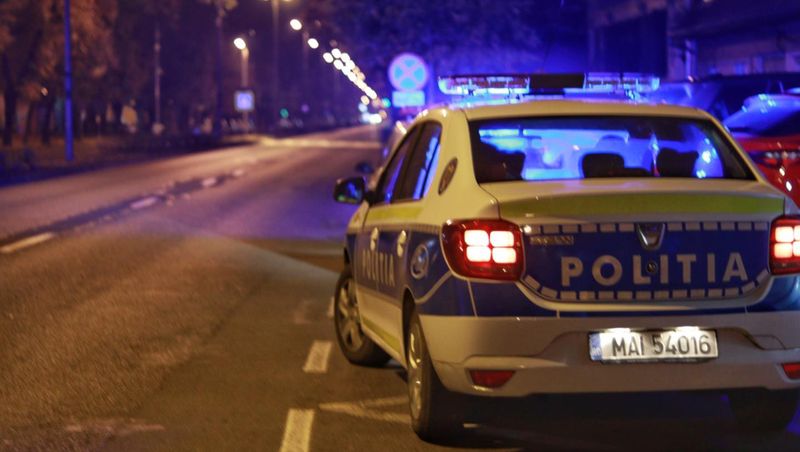 Un bărbat din București a căzut de la etajul zece al unui bloc. Tânărul nu se afla la prima tentativă de sinucidere