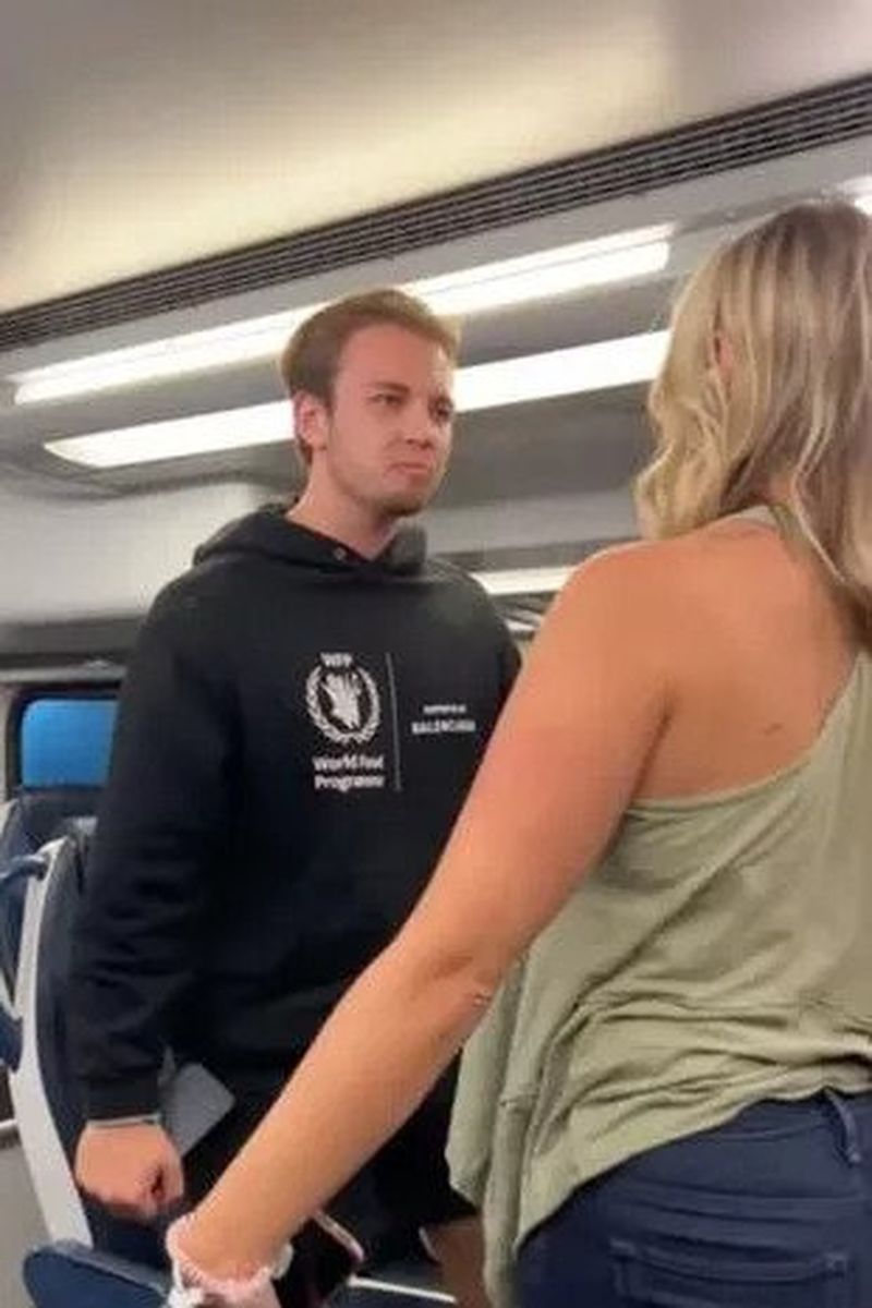 O femeie beată a început să urle la turiștii germani aflați într-un tren din New York, sugerându-le „să iasă din America”