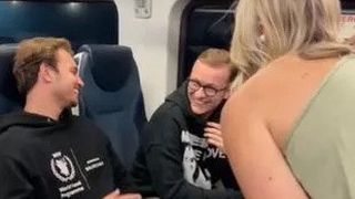 O femeie beată a început să urle la turiștii germani aflați într-un tren din New York, sugerându-le „să iasă din America”