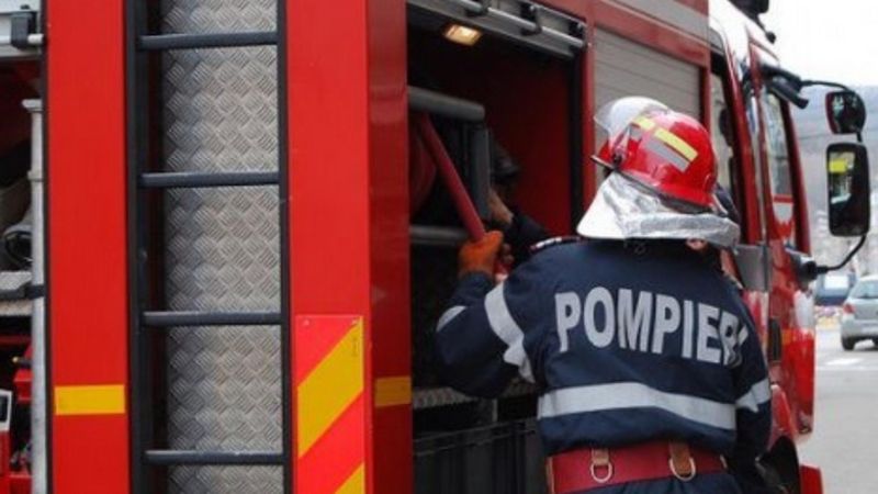 Incendiu de proporții în județul Dolj. Mai multe case au fost cuprinse de flăcări, iar patru persoane au fost intoxicate cu fum