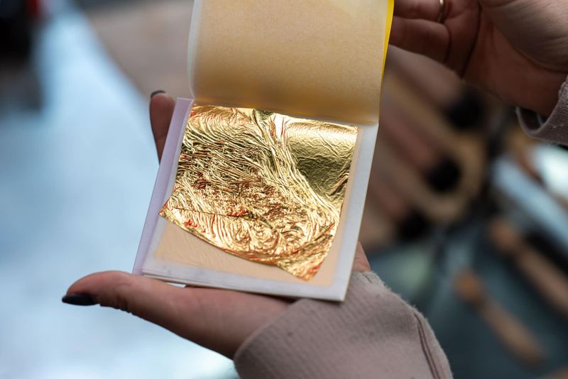 Un bărbat din Cluj a plătit 1.000 de lei pe un kurtos de aur.  Banii strânși au fost donați unei organizații