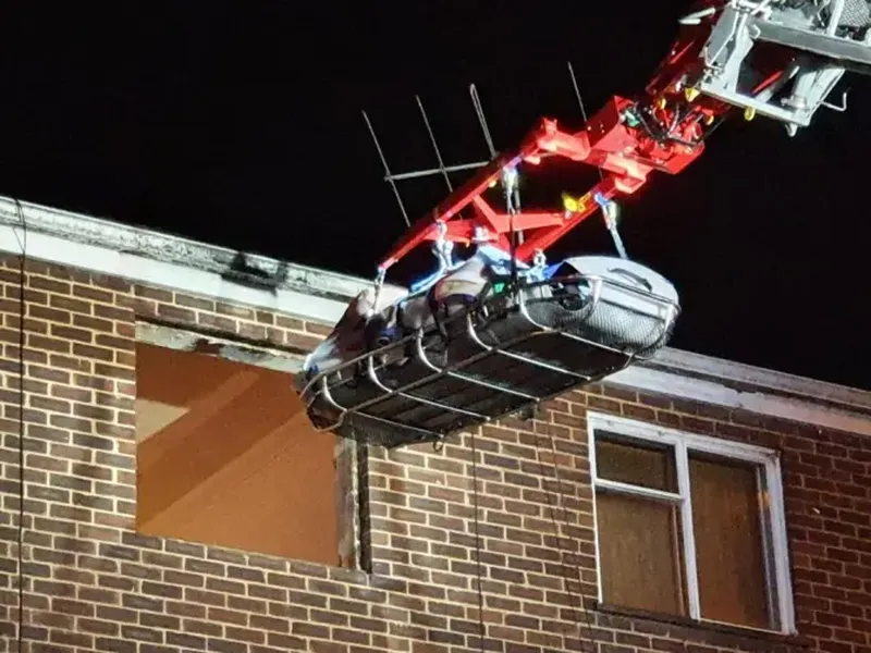 E este cel mai greu bărbat din UK. Jason cântărește aproape 300 de kg. „Adorm plângând în fiecare noapte”