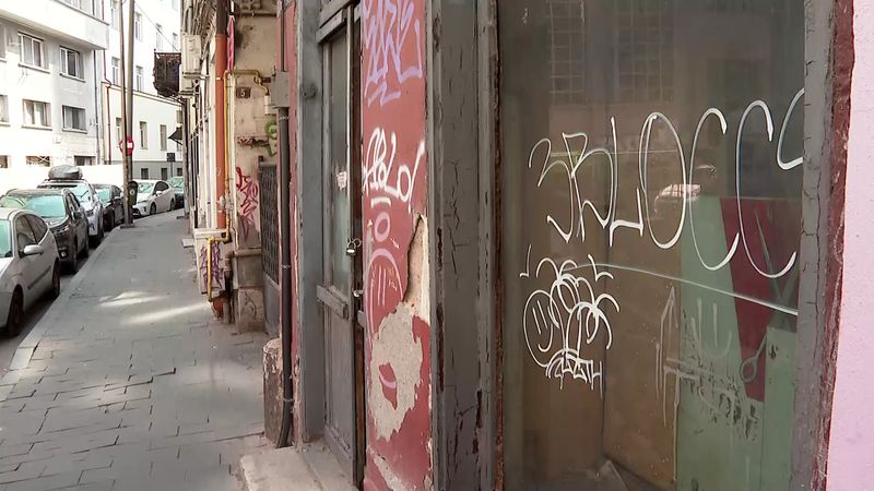  La 1 octombrie, micile afaceri din clădirile cu bulină roșie au primit termen de evacuare de 30 de zile