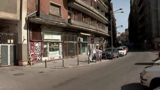 Toate afacerile care funcționează la parterul blocurilor cu bulină roșie trebuie mutate în clădiri sigure.