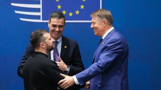 Volodimir Zelenski vine pentru prima dată &icirc;n Rom&acirc;nia. Se va &icirc;nt&acirc;lni cu Klaus Iohannis și Marcel Ciolacu și va ține un discurs &icirc;n Parlament. Programul președintelui Ucrainei &icirc;n Rom&acirc;nia