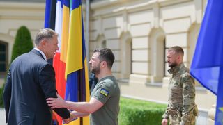 Volodimir Zelenski vine pentru prima dată &icirc;n Rom&acirc;nia, la Palatul Cotroceni, acolo unde se va  &icirc;nt&acirc;lni cu Klaus Iohannis, Marcel Ciolacu și președinții celor două Camere ale Parlamentului