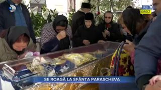 VIDEO - Se roagă la Moaștele Sfintei Parascheva. Sute de crecincioși sunt așteptați la pelerinajul de la Iaşi