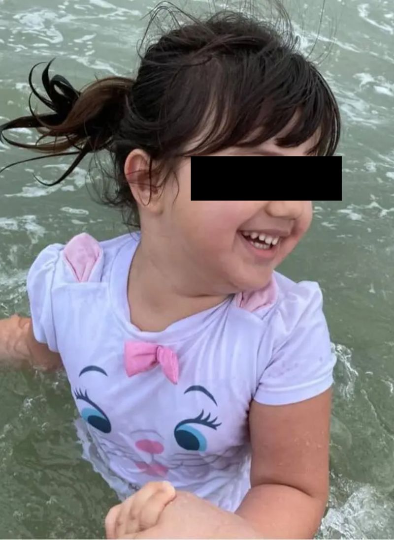 Alexandra s-a stins din viață la doar 7 ani, la scurt timp după ce și-a sărbătorit ziua de naștere. Baloanele de la petrecere i-au fost fatale