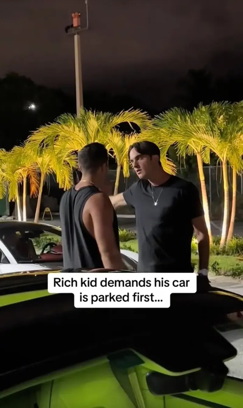 Scandal în toată regula pe un iaht de lux. Un bărbat l-a atacat pe proprietarul unei bărci pentru că „încearcă să-i fure iubita”