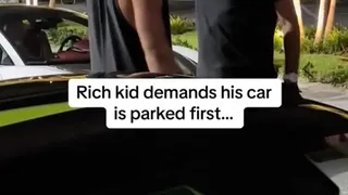 Scandal &icirc;n toată regula pe un iaht de lux. Un bărbat l-a atacat pe proprietarul unei bărci pentru că &bdquo;&icirc;ncearcă să-i fure iubita&rdquo;