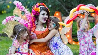 Surpriză: personajele din desenele animate prind viață, invită-le la petrecerea copilului tău