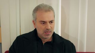 Bulent, sub &rdquo;papucul&rdquo; soției