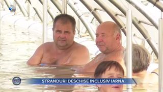 VIDEO- Ștrandurile răm&acirc;n deschise și &icirc;n sezonul rece, la Satu Mare. Apele termale se pare că atrag turiștii