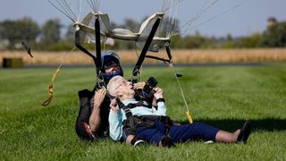 Dorothy Hoffner, femeia de 104 ani care a sărit cu parașuta, a murit după ce a stabilit recordul mondial