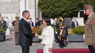 Klaus Iohannis, mesaj după vizita &icirc;n Ungaria: &bdquo;Suntem deschiși să sprijinim investițiile ungare pe tot teritoriul țării noastre. Vom &icirc;ncuraja companiile să investească &icirc;n Ungaria&rdquo;