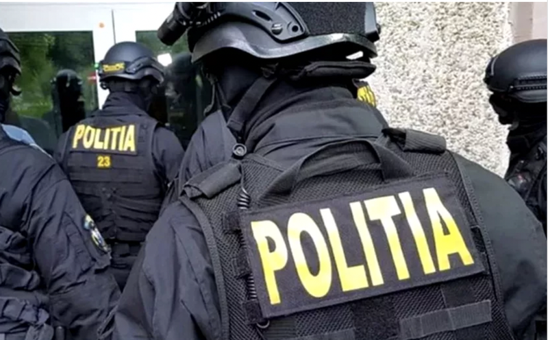 Polițiștii efectuează percheziții de amploare în București și alte șase județe