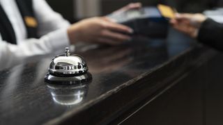 Angajatul unui hotel a dezvăluit motivul pentru care oaspeții trebuie să traga apa la toaletă înainte de a o folosi. Ce alte „trucuri” trebuie să știi pentru a avea o vacanță liniștită