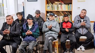 Un bărbat, care a rămas fără adăpost, a donat 10.000 de lei unui centru social din Satu Mare. Este locul &icirc;n care acesta a locuit atunci c&acirc;nd i-a fost mai greu