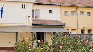 Un bărbat, care a rămas fără adăpost, a donat 10.000 de lei unui centru social din Satu Mare. Este locul &icirc;n care acesta a locuit atunci c&acirc;nd i-a fost mai greu