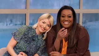 O prezentatoare TV a renunțat la meserie după ce viața i-a fost pusă &icirc;n pericol. Holly susține că a fost ținta unui asasinat. Cine a vrut să o ucidă?