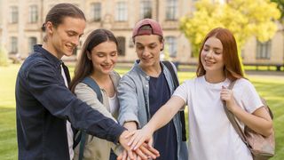 Tinerii de 16 ani din Malta ar putea deveni primari. Cum se &icirc;nt&acirc;mplă acest lucru: &bdquo;Şedinţa consiliului a fost am&acirc;nată. Primarul a trebuit să-şi aştepte mama să-l aducă la serviciu&rdquo;