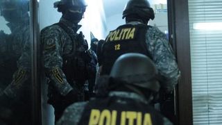 Zeci de percheziții au loc &icirc;n Mureș și Harghita, &icirc;ntr-un dosar de camătă și șantaj