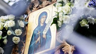 Sfânta  Parascheva, sute de vindecări miraculoase consemnate de preoți la Iași. "Doctorii i-au spus să se pregătească de moarte, dar Sfânta Cuvioasă l-a vindecat"