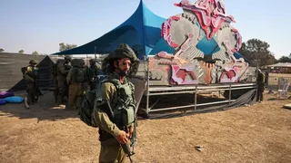 Cunoscut sub numele de mitznefet, acest înveliș pentru cască de pânză este folosit de Forțele de Apărare ale Israelului încă din 1994.