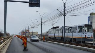 Circulația pe Podul Grant va fi &icirc;nchisă, de luni, pe sensul dinspre Calea Cr&acirc;ngași către Strada Turda. Care sunt rutele alternative