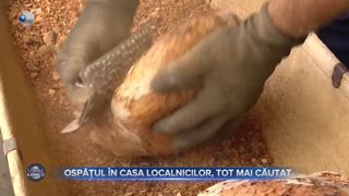 VIDEO - Ospățul &icirc;n casa localnicilor, tot mai căutat. M&acirc;ncarea este preparată doar cu produse tradiționale rom&acirc;nești