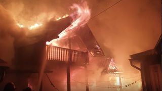 Incendiu puternic în Focșani. Două case au fost cuprinse de flăcări