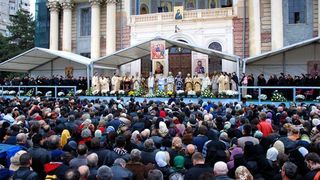 Record &icirc;n acest an la Pelerinajul de la Sf&acirc;nta Parascheva: peste 65.000 de credincioși așteaptă la r&acirc;nd