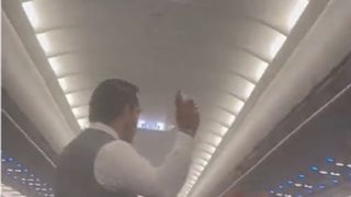 Un zbor a fost am&acirc;nat după ce mai multe insecte au invadat avionul