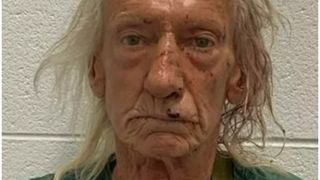  Se presupune că băiatul a fost ucis de către proprietarul său, Joseph Czuba, &icirc;n v&acirc;rstă de 71 de ani. 