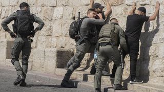 Cel puțin 1.300 de persoane au murit și alte 3.227 au fost rănite &icirc;n Israel după ce gruparea militantă Hamas a lansat o incursiune fără precedent din aer, de pe uscat și de pe mare pe data 7 octombrie.