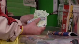 Pensionarii la cumpărături