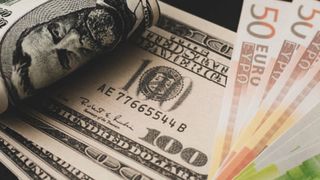 Curs valutar BNR azi, 17 octombrie 2023. Ce valoare &icirc;nregistrează euro și dolarul american?