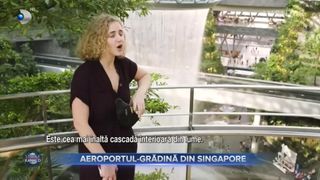 VIDEO - Singapore se poate m&acirc;ndri cu cel mai frumos aeroport din lume. Acesta beneficiază de o cascadă uriașă și o piscină de lux pe acoperiș