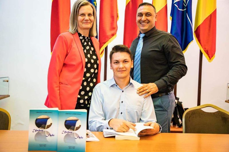 Cristian Băilă alături de părinții săi care l-au susținut în tot acest demers.