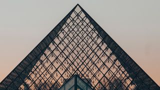 Și Muzeul Luvru a fost evacuat în urma unei amenințări cu bombă