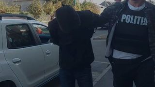 Agresorul care a &icirc;njunghiat o profesoara, dus la mandat