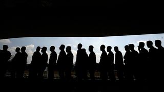 Femeile &icirc;nsărcinate şi persoanele &icirc;nsoţite de copii mai mici de 5 ani au prioritate la ghișee și magazine