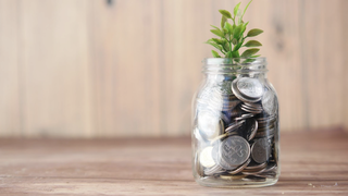 TOP 3 cele mai POLUANTE sectoare de activitate economică! Tu știi cum să gestionezi în mod corect deșeurile generate de afacerea ta?