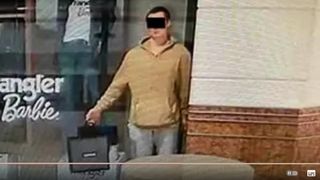 Un hoț s-a prefăcut că e manechin &icirc;n magazin